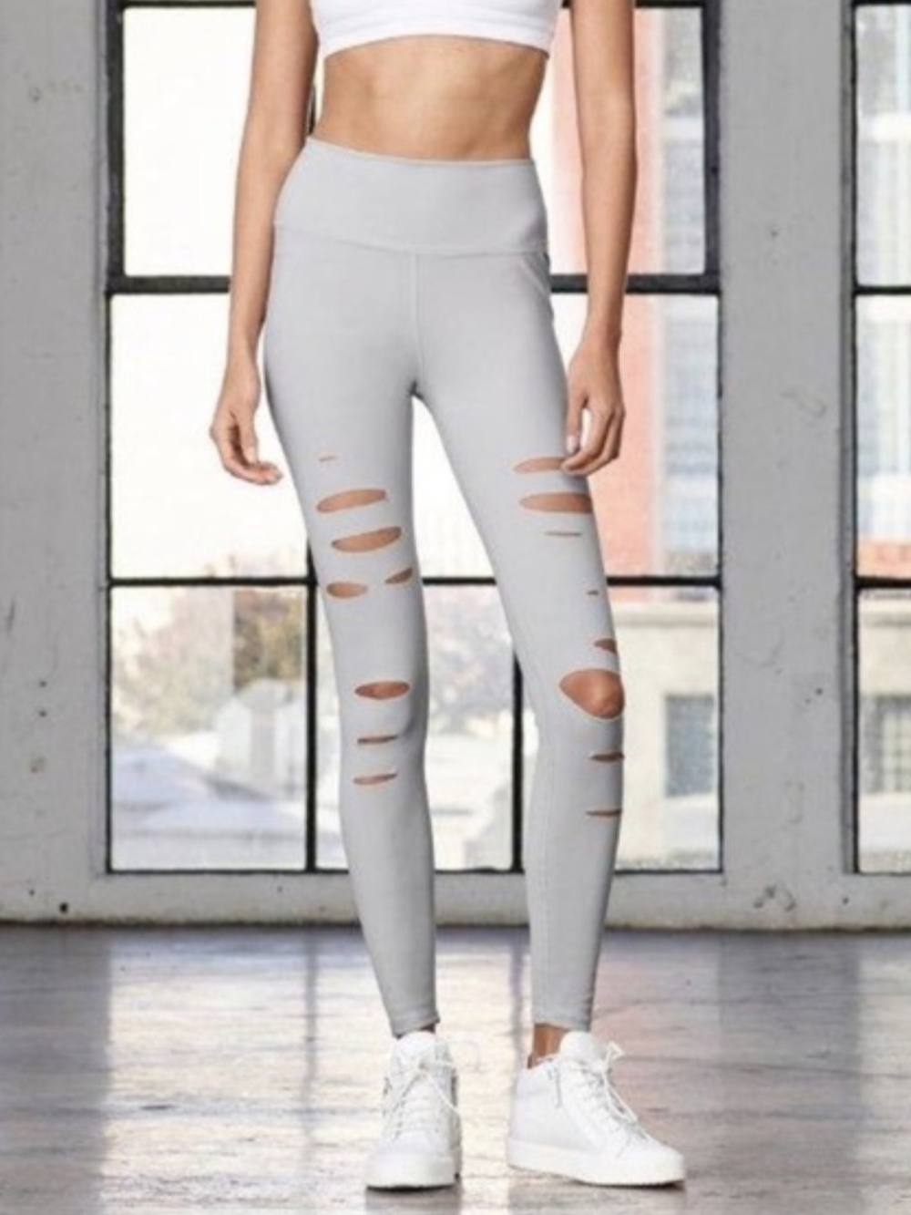$32 Alo Yoga Size M High-Waist Ripped Warrior Leggings Gray EUC